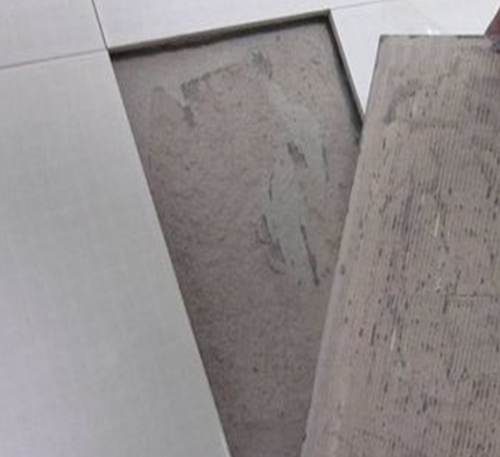 金昌市瓷砖空鼓维修公司分享瓷砖铺贴时如果打浆（即涂抹在瓷砖背面和基层上的砂浆或瓷砖胶）过少，会带来以下问题